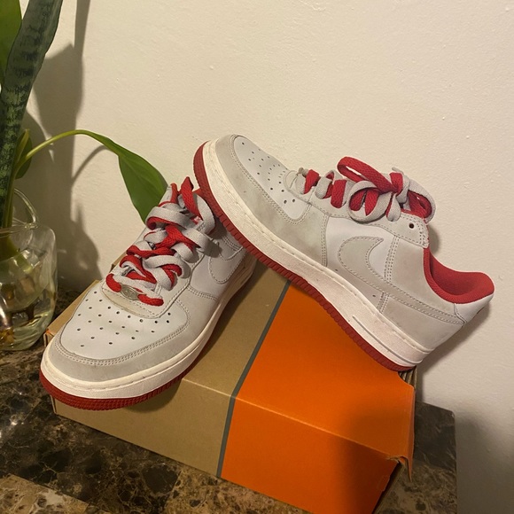 Air Force 1 - Picture 1 of 5